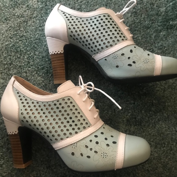 L’ Artiste pastel wingtip heels - Picture 2 of 7